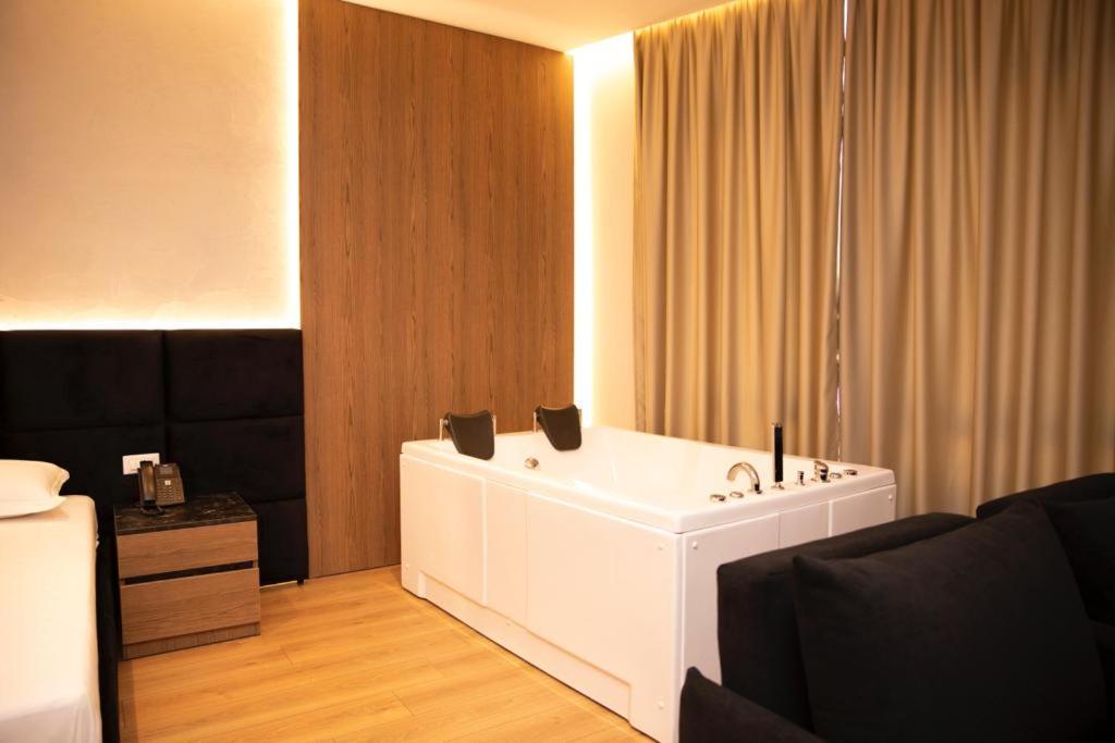 Hotel Continental Дуррес Экстерьер фото