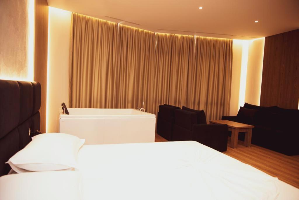 Hotel Continental Дуррес Экстерьер фото