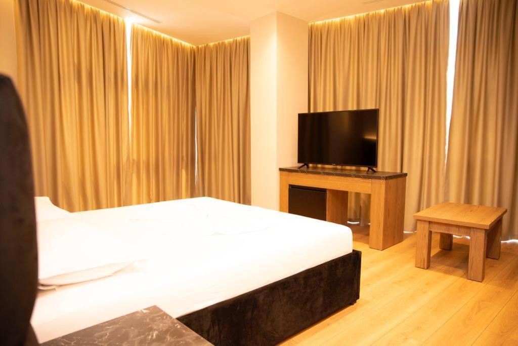 Hotel Continental Дуррес Экстерьер фото
