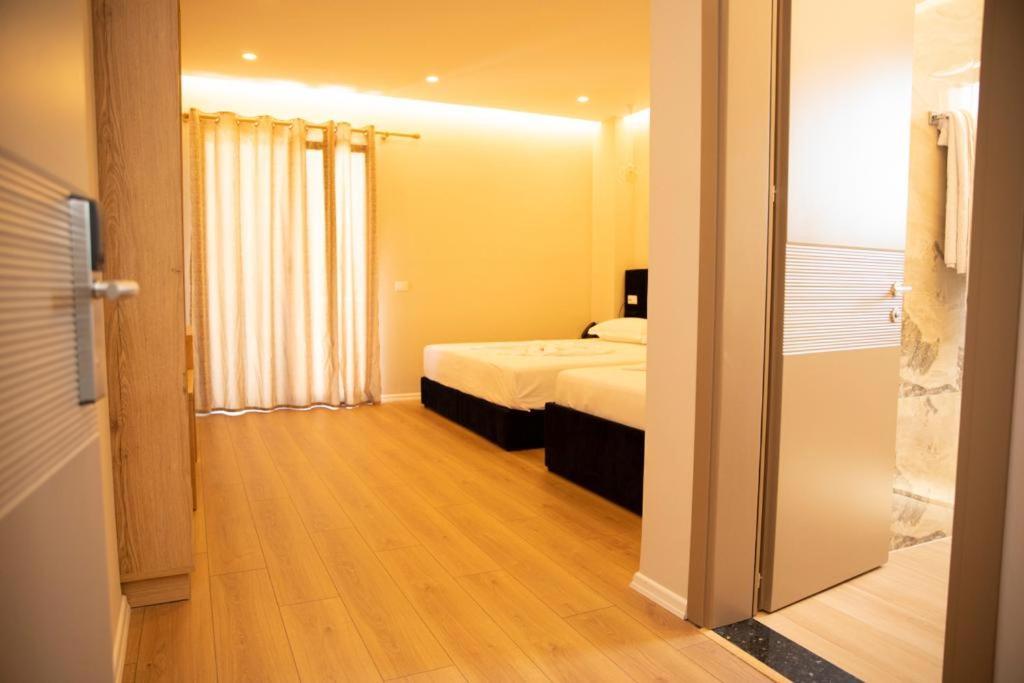 Hotel Continental Дуррес Экстерьер фото