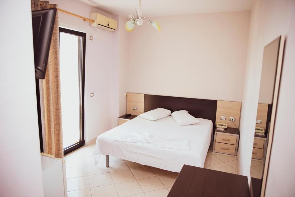 Hotel Continental Дуррес Экстерьер фото