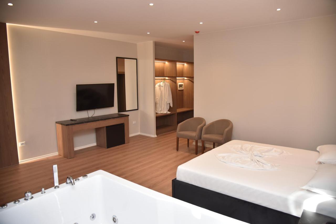 Hotel Continental Дуррес Экстерьер фото